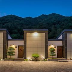 Hadong Cloud Hill Pension