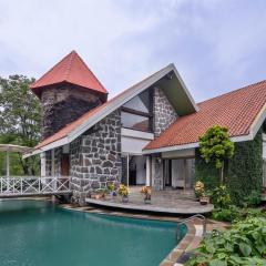 SaffronStays Castle Rock