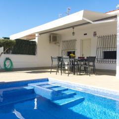 CASA SOLEADA. Intimidad, piscina y mucho sol.