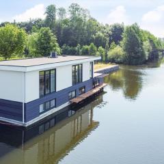 Houseboat with private roofed terrace