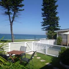 Spacious 2BR Beachfront Apartment - The Coachhouse