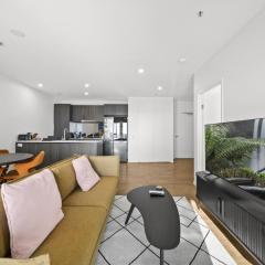 Refined 2-Bed With Luxurious Building Amenities