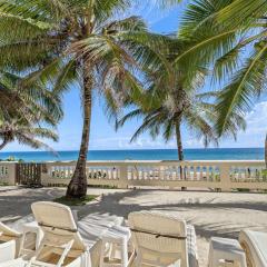 Sandy Beach Villa - Spectacular setting on the beach (full service generator)