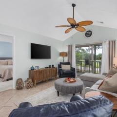 Beautiful and modern 3 BR Condo in True Blue!