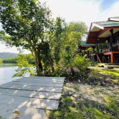 Mangrove bungalow & restaurant