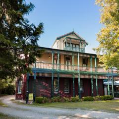 Leura House