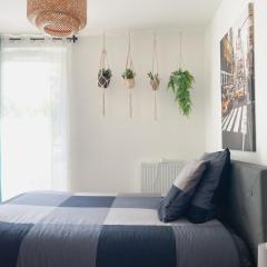 Comfortable rooms in Nanterre University near La Defense Arena and Paris with very good wifi