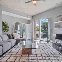 Lovely 2Bdrm 2Bath Thorton Park Condo with secure parking