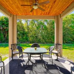 Stylish Fun & Comfy - Mins to Beaches - Backyard