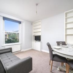 Lovely & Bright 1 Bedroom Flat in London's Zone 2