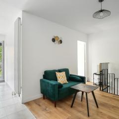 Duplex apartment downtown with parking