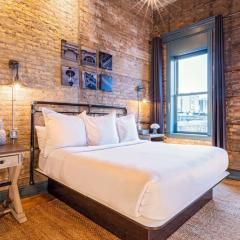 Hip Urban Loft - Small Town Charm - 124 LOFTS #4