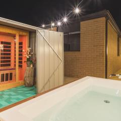 Sauna, King Beds, Tranquility Base Fun Large Home