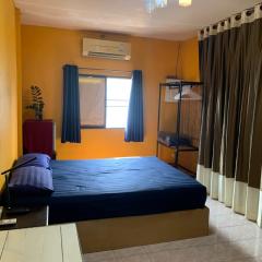 Private room with AC and fan, near Rajapruek Park