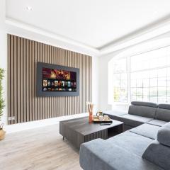 Luxe House with Games room & Cinema room - Sleeps 10