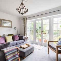 Spacious Stylish House,R/way Museum,Parking,Garden