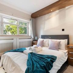 Large home sleep 11 with large garden High speed WiFi and free Parking Next London Transport