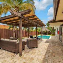 Tropical Oasis with Heated Pool and BBQ