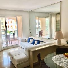 Monaco, elegant & quiet renovated apartment, in Fontvieille district, with terrace & pool, 15min walk to Port Hercule