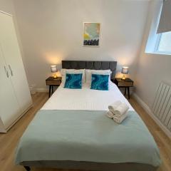 Beautiful newly renovated house sleeps 6 people, only 12 minutes by tube to Oxford Circus