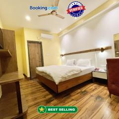 HOTEL SHIVAM ! VARANASI होटल शिवम హోటల్ శివం ஹோட்டல் சிவம் Forɘigner's Choice ! fully Air-Conditioned hotel with Lift & Parking availability, near Kashi Vishwanath Temple, and Ganga ghat, Best hotel in varanasi - 2