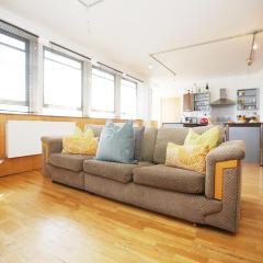 Beautiful Central Loft Apartment, Special Disc for Monthly Arrivals & Contractors