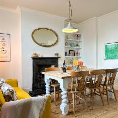 NEW Spacious Family Home with Parking & Garden - Sleeps 6 - Perfect for Families