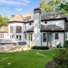 11580sqft Large Home By Airport