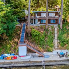 Waterfront Vashon Island Home, Beach Access and View