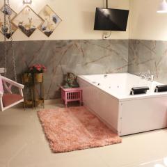 Modern Jacuzzi Hot Tub 1BHK Suite South Delhi 3