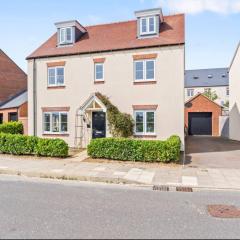Luxury 5 bed house with Hot Tub nr Bicester Village