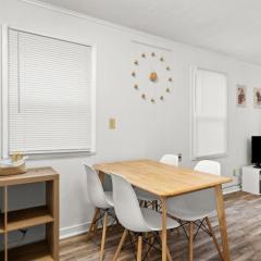 BLISSFULL BOHO COTTAGE - 2BD near the Heights