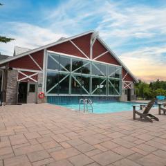 King Bed, Balcony, Pool, Hot Tub, Sauna