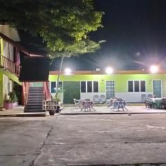 Beach Front Paradise Chalet Teluk Bahang By Wan