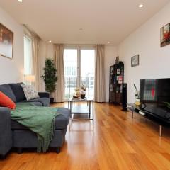 Super Central-Quiet-Parking-By FabAccommodation