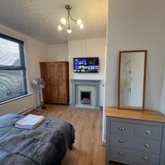 Private Rooms in Victorian House, Forest Hill, London