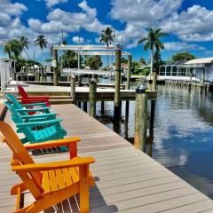 Hot tub and Dock Gilligan's on the Island