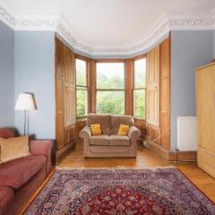 Comfortable and spacious Edinburgh retreat by the Meadows!