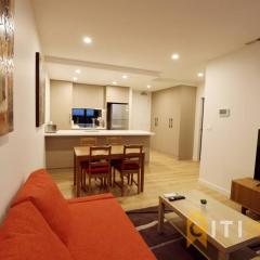Ruby Red, 1Bd 1Bth Apt - Woden CBD