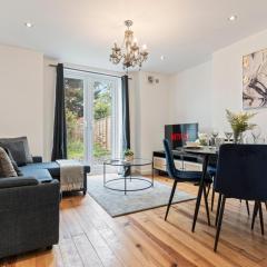 Charming 2-Bed Flat with Garden in London