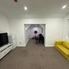 Stunning Birmingham City Center Apartment - Sleeps 4 - Free Parking