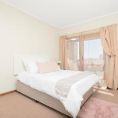 Modern One-Bedroom Flat in Fourways - Ideal for Professionals
