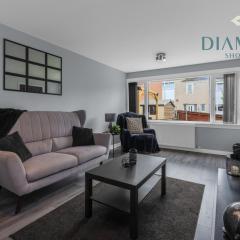 Brand New 4 Bedroom House - Sleeps 4 Fully Equipped, Free Parking, WiFi, Perfect for CONTRACTORS by Diamond Short Lets