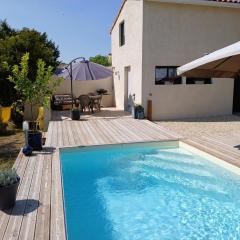 Gîte avec piscine chauffée, jardin clos et WiFi à Baignes - FR-1-653-264