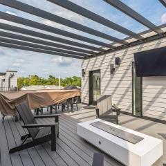 New Modern Townhome with Rooftop Patio townhouse