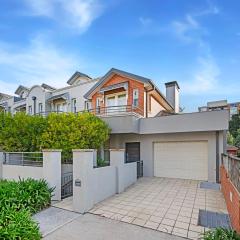 Central Chatswood 2-Level Garden View & 3B2B