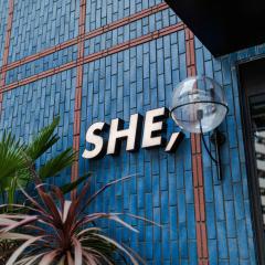 Hotel She, Osaka