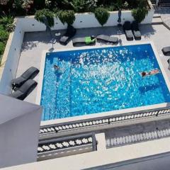 Villa Barbara & Zoran with heated swimming pool