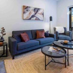 4 Minutes walk to Riverside Market!4bed 4 bath
