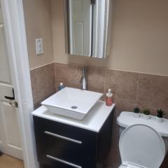 Serenity Room by the Airport - Shared space
